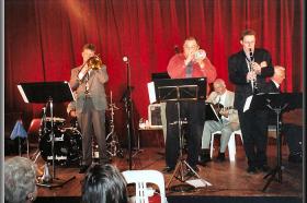 Geoff with Eric Holroyd,Tony Burkys,Michael McQuaid & Graham Coyle. Southern Highlands Jazz Festival,Bowral(NSW)2002